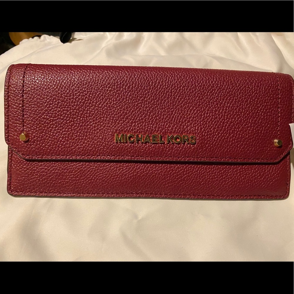 NWT. Michael Kors Flat Waller